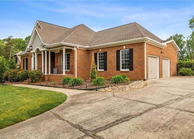 Property at 2220 Plainview Dr, High Point, NC 27265, 3 beds, 2 baths