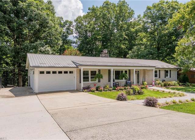 Property at 674 Knollwood Dr, Mount Airy, NC 27030, 3 beds, 3 baths