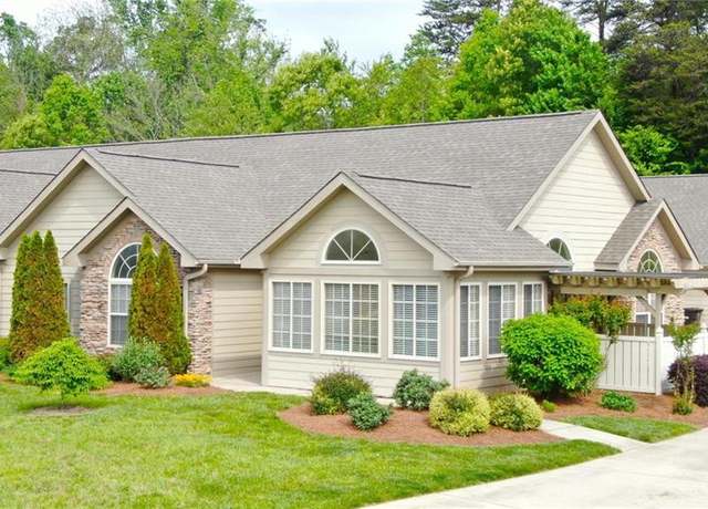 Property at 4271 Plantation Ridge Ln, Greensboro, NC 27409, 2 beds, 2 baths
