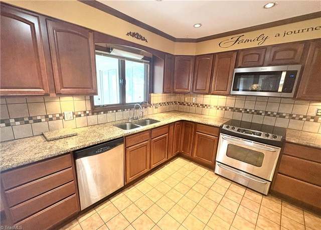 Property at 6416 Lamshire Rd, Kernersville, NC 27284, 4 beds, 3.5 baths