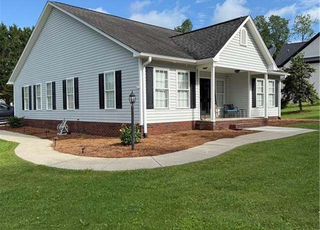 Property at 525 Bennett St, Mount Airy, NC 27030, 3 beds, 2 baths