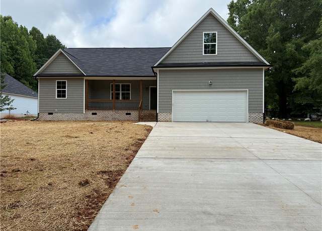 Property at 905 Edgemont Rd, Greensboro, NC 27406, 3 beds, 2 baths