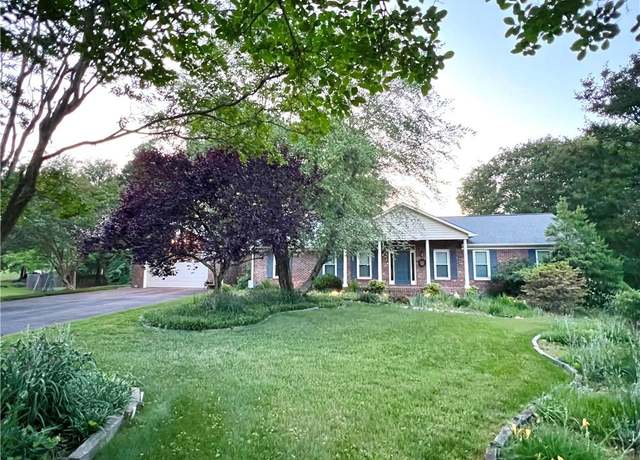 Property at 7209 Saddle Creek Dr, Kernersville, NC 27284, 3 beds, 2 baths