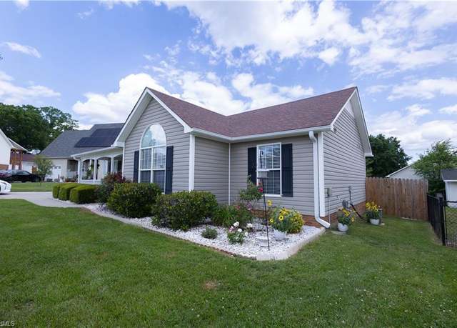 Property at 4881 Joshua Ct, Winston-salem, NC 27127, 3 beds, 2 baths