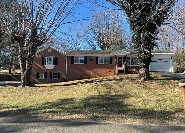 Property at 201 Circle View Rd, Mount Airy, NC 27030, 5 beds, 2 baths