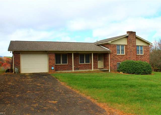 Property at 184 Deer Haven Rd, Sparta, NC 28675, 3 beds, 2 baths