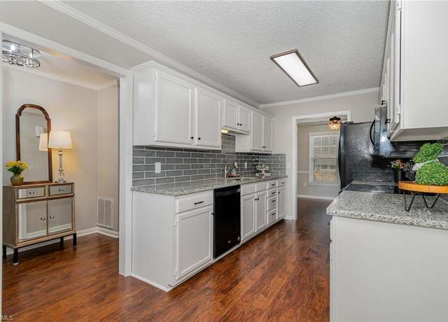 Property at 105 Forrest Oaks Dr, King, NC 27021, 3 beds, 3 baths