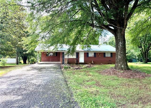 Property at 127 Forest Oaks Dr, Dobson, NC 27017, 3 beds, 1.5 baths