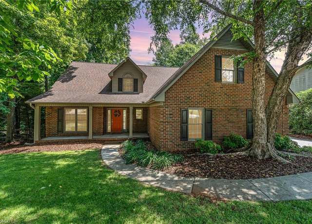 Property at 4335 Clovelly Dr, Greensboro, NC 27406, 3 beds, 2.5 baths