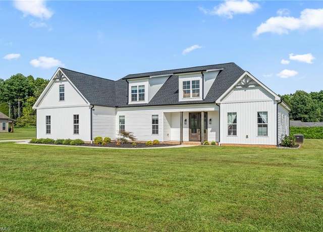 Property at 213 Deerwood Dr, Lexington, NC 27295, 4 beds, 3.5 baths
