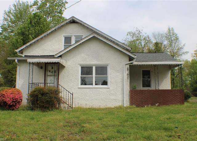 Property at 212 W Oakdale St, Mount Airy, NC 27030, 3 beds, 1 bath