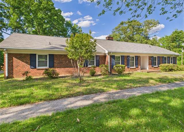 Property at 4208 Aberdare Dr, High Point, NC 27265, 4 beds, 2.5 baths