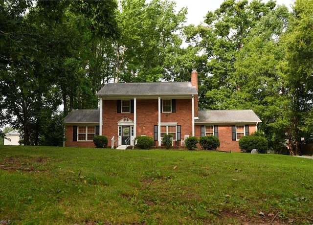 Property at 19 Edinborough Ct, Greensboro, NC 27406, 3 beds, 3 baths
