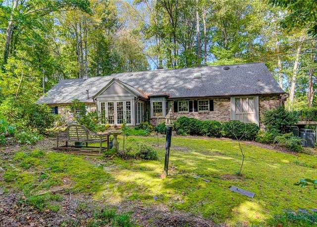 Property at 1250 Glennview Dr, Kernersville, NC 27284, 4 beds, 2.5 baths