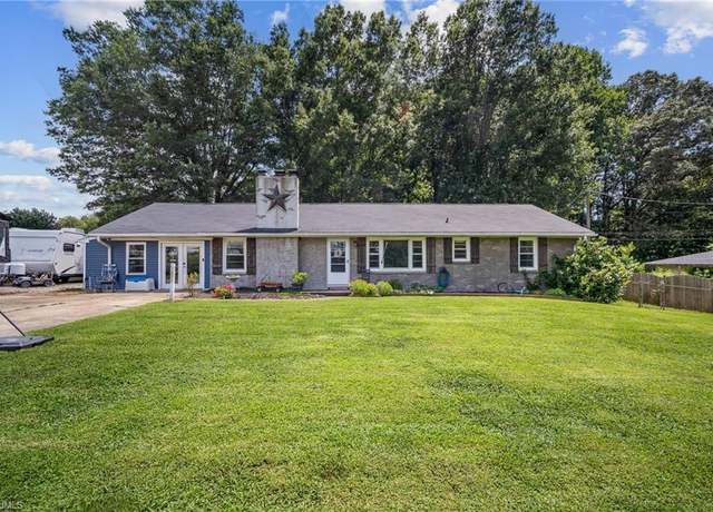 Property at 1271 Country Ln, Winston-salem, NC 27107, 3 beds, 2.5 baths