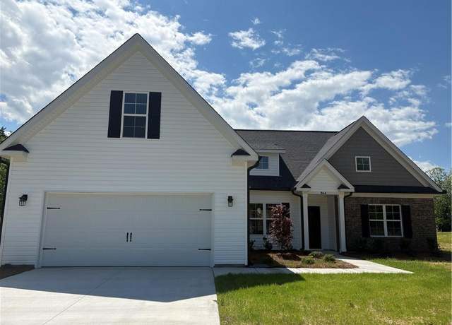 Property at 864 Midway School Rd, Winston-salem, NC 27107, 4 beds, 3 baths
