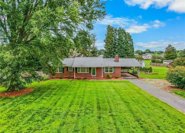 Property at 915 Mayford Dr, Kernersville, NC 27284, 3 beds, 2 baths