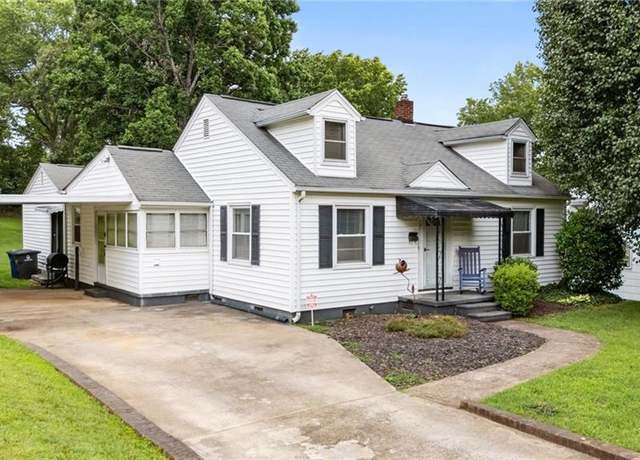 Property at 131 Rhyne Ave E, Winston-salem, NC 27127, 3 beds, 1.5 baths
