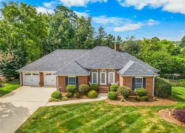 Property at 1118 Elmwood Ave, High Point, NC 27265, 4 beds, 2 baths