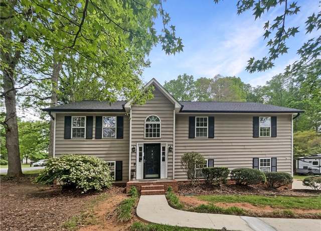 Property at 625 Widaustin Dr, Winston-salem, NC 27127, 3 beds, 2.5 baths