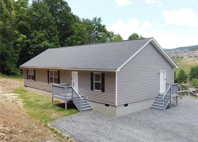 Property at 242 Hickory Heights Dr, Boone, NC 28607, 3 beds, 2 baths