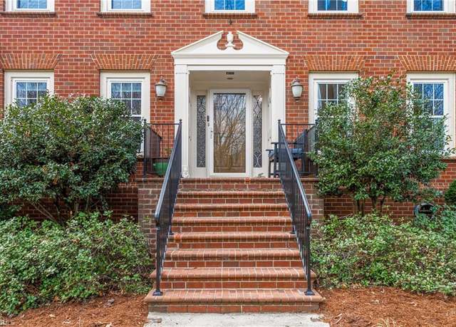 Property at 1903 Tiffany Pl, Greensboro, NC 27408, 5 beds, 4.5 baths