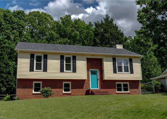 Property at 1573 Twin Oaks Dr, King, NC 27021, 3 beds, 2 baths