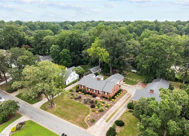 Property at 104 Knollwood Dr, Greensboro, NC 27403, 4 beds, 4.5 baths
