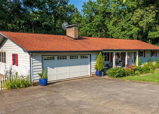 Property at 344 Knollwood Dr, Wilkesboro, NC 28697, 3 beds, 2.5 baths