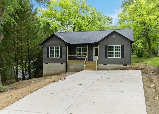 Property at 313 W Guilford St, Thomasville, NC 27360, 3 beds, 2 baths