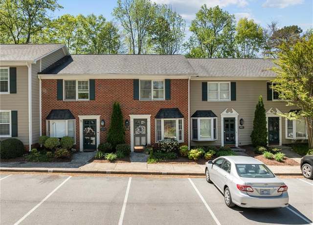 Property at 4655 Lawndale Dr, Greensboro, NC 27455, 2 beds, 2.5 baths