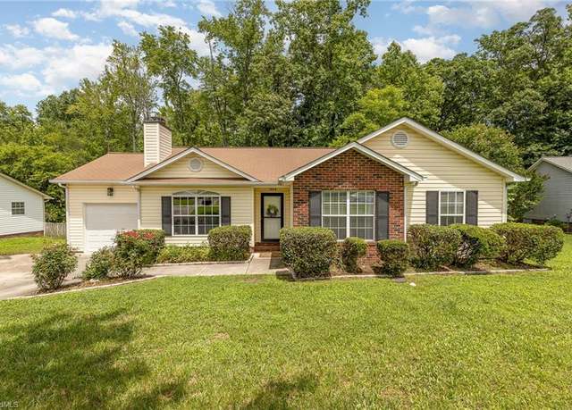 Property at 3929 Landover Dr, High Point, NC 27265, 3 beds, 2 baths