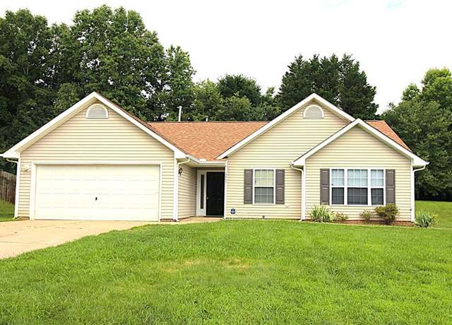 Property at 5507 Pearview Dr, Greensboro, NC 27405, 3 beds, 2 baths