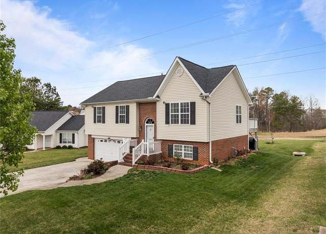 Property at 3855 Eagleston Ct, High Point, NC 27265, 3 beds, 2.5 baths