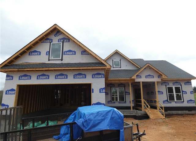 Property at 1620 Country Club Rd, Yadkinville, NC 27055, 3 beds, 2 baths
