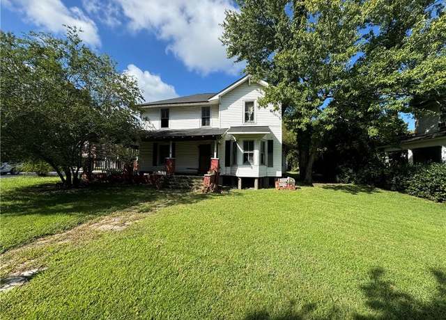 Property at 200 Salem St, Thomasville, NC 27360, 4 beds, 2.5 baths