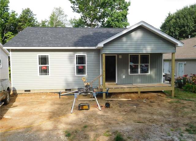 Property at 132 Crestwood Cir, High Point, NC 27260, 3 beds, 2 baths