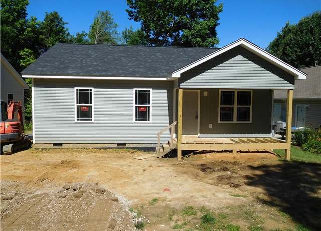 Property at 132 Crestwood Cir, High Point, NC 27260, 3 beds, 2 baths