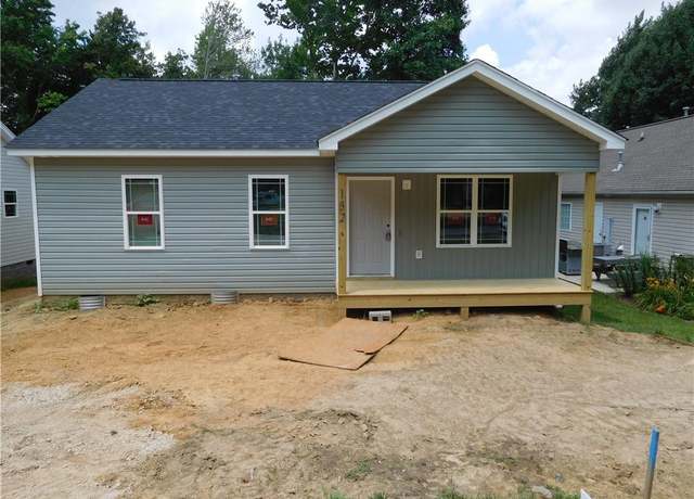 Property at 132 Crestwood Cir, High Point, NC 27260, 3 beds, 2 baths