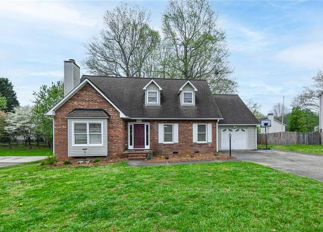 Property at 2270 Darwick Rd, Winston-salem, NC 27127, 3 beds, 2.5 baths