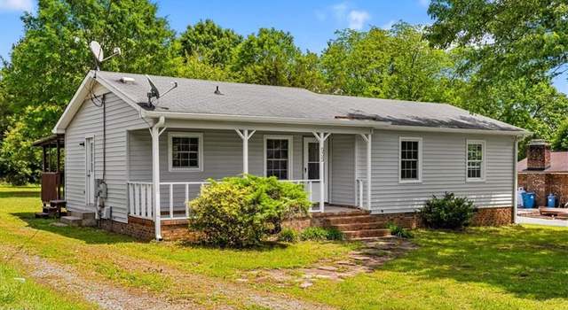 Photo of 535 Asheboro St, Liberty, NC 27298