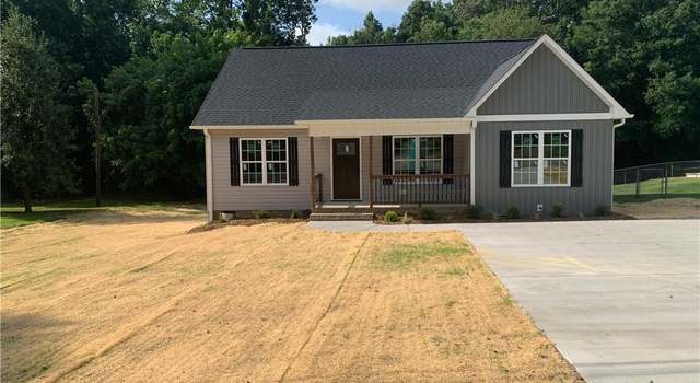 Photo of 723 W Holly Hill Rd, Thomasville, NC 27360