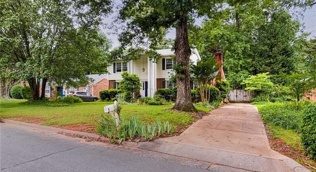 Photo of 1007 Elderwood Pl, Greensboro, NC 27410