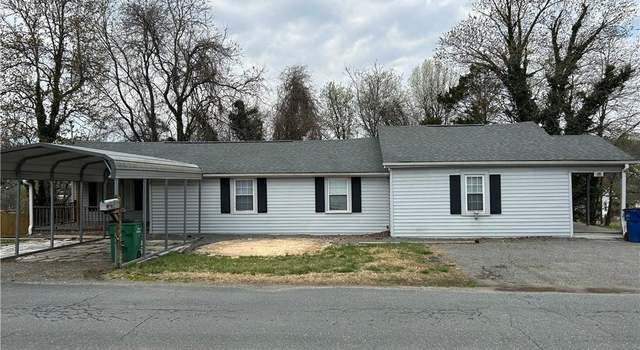 Photo of 891 Carroll St, Mount Airy, NC 27030