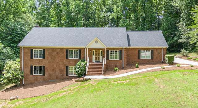 Photo of 4904 Landaff Dr, Greensboro, NC 27406