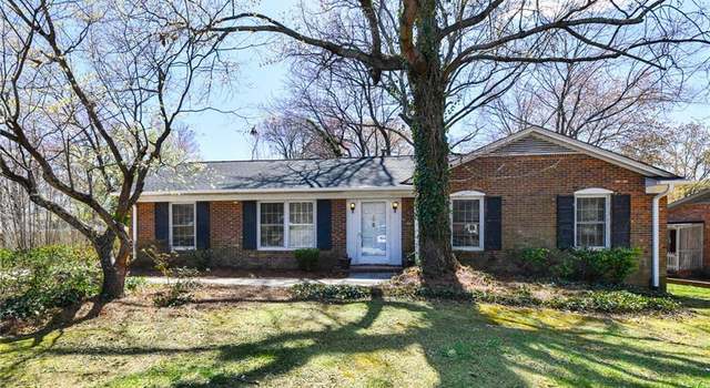 Photo of 3111 Robin Hood Dr, Greensboro, NC 27408