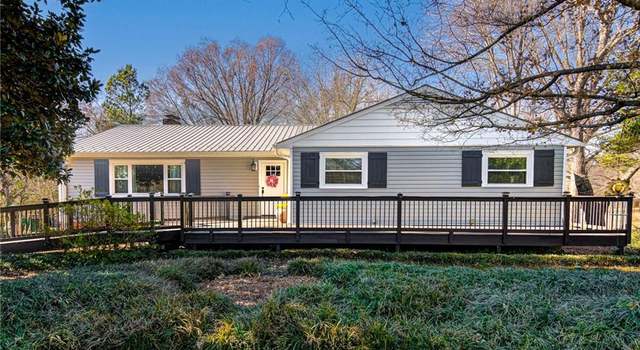 Photo of 2510 Lakeshore Dr, Greensboro, NC 27407