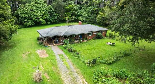 Photo of 1028 Eagle Dr, Boonville, NC 27011