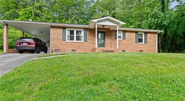 Photo of 1755 Madison Ave, Mount Airy, NC 27030