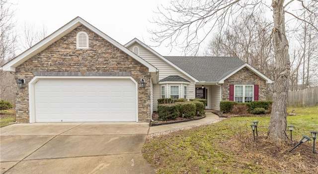 Photo of 3905 Pepperbush Dr, Greensboro, NC 27405